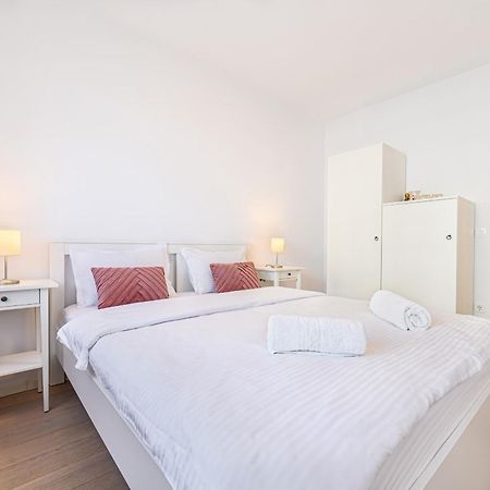 Jad - Luxury 3 Rooms & 2 Rooms Apartments In Kasper, Near Coresi Mall Brasov Exterior photo