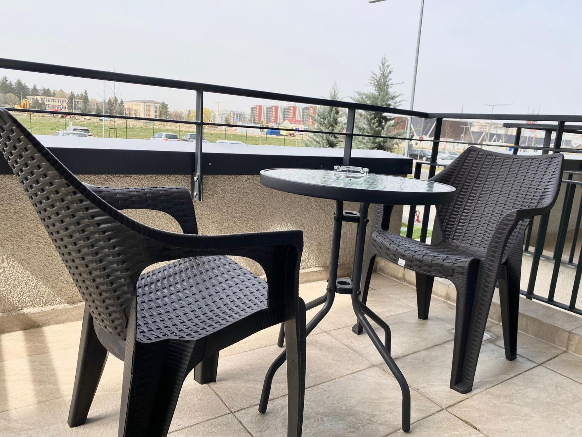 Jad - Luxury 3 Rooms & 2 Rooms Apartments In Kasper, Near Coresi Mall Brasov Exterior photo