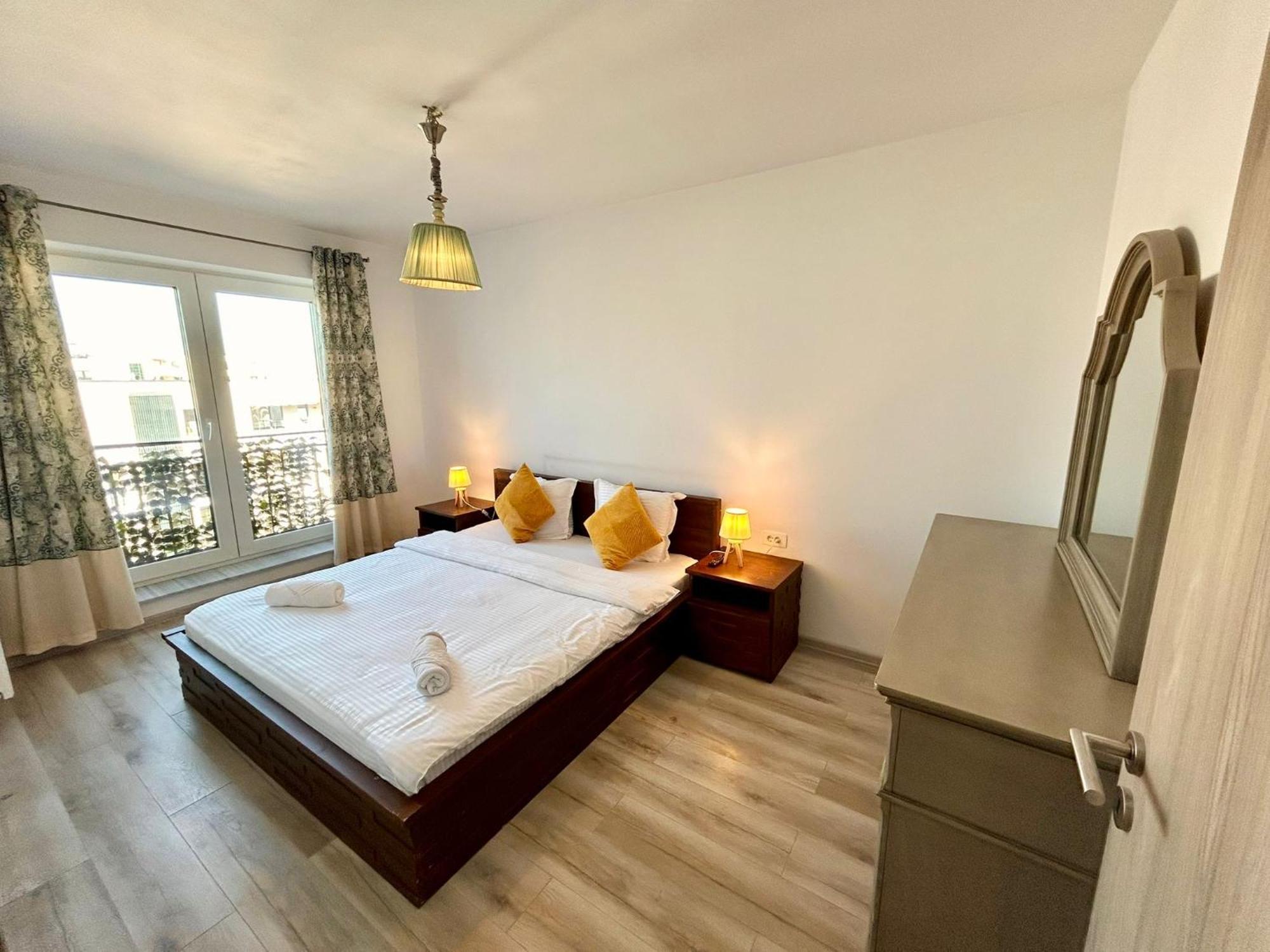 Jad - Luxury 3 Rooms & 2 Rooms Apartments In Kasper, Near Coresi Mall Brasov Exterior photo