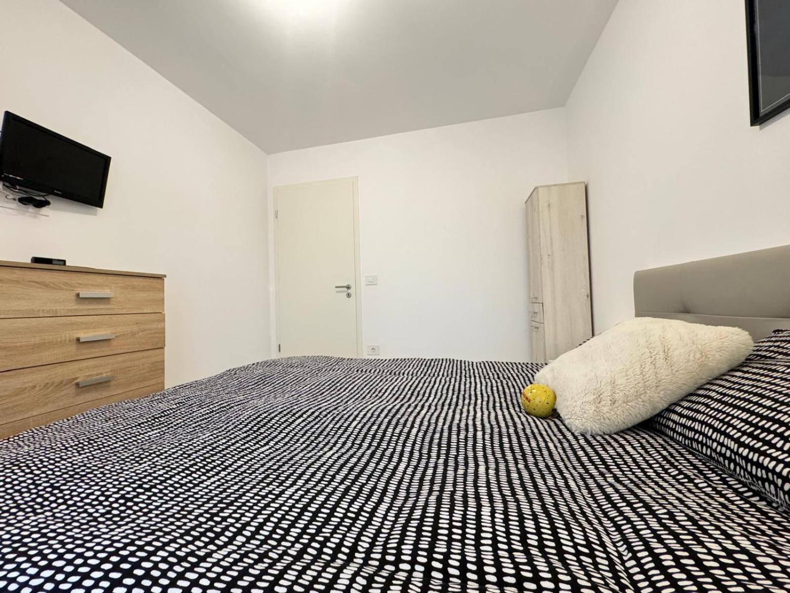 Jad - Luxury 3 Rooms & 2 Rooms Apartments In Kasper, Near Coresi Mall Brasov Exterior photo